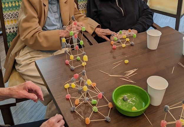 residents with memory loss build build structures